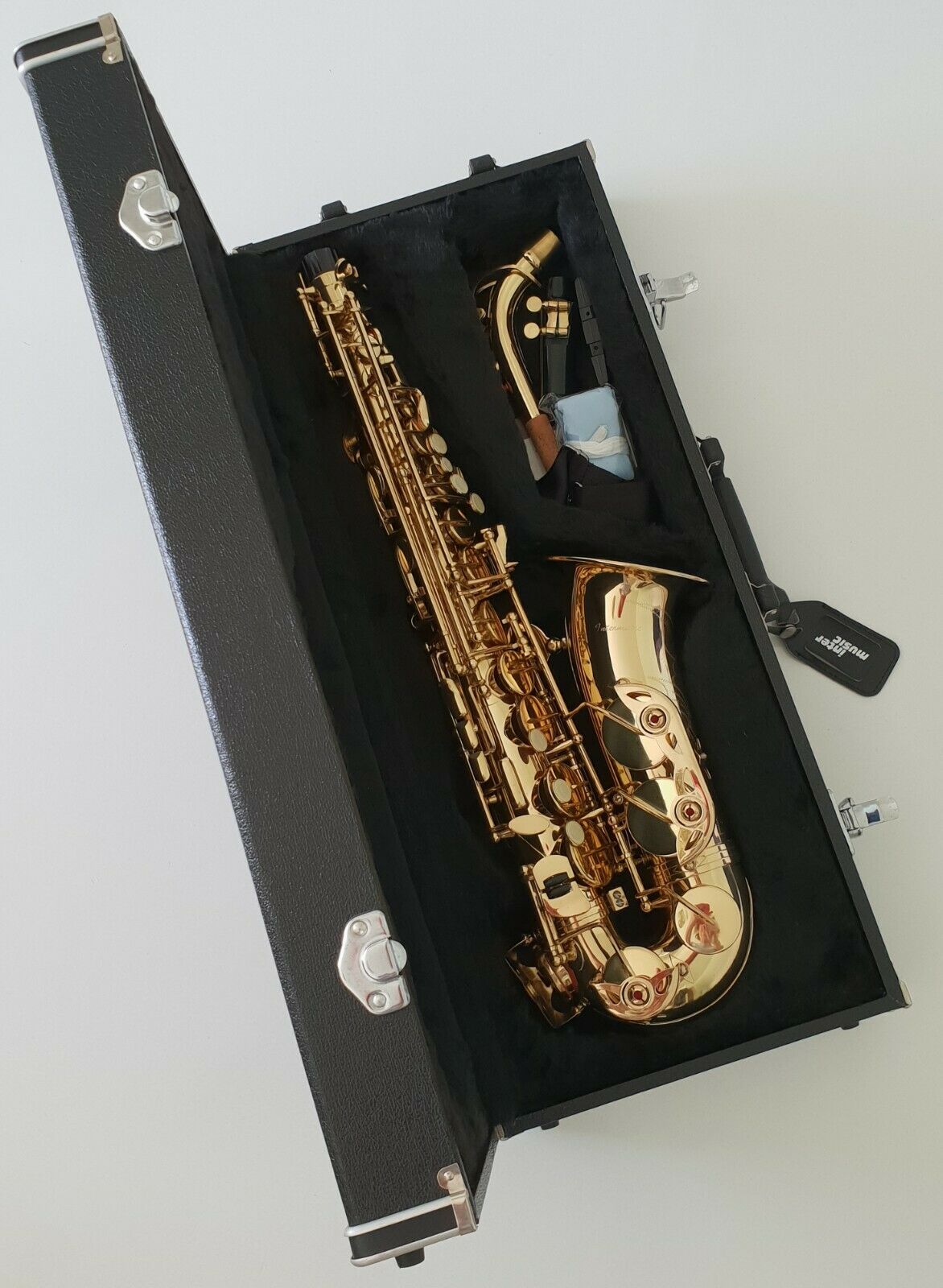 Alto Saxophone in Eb in Gold Lacquer In Hard Case - Intermusic Student Outfit - (opened never used)