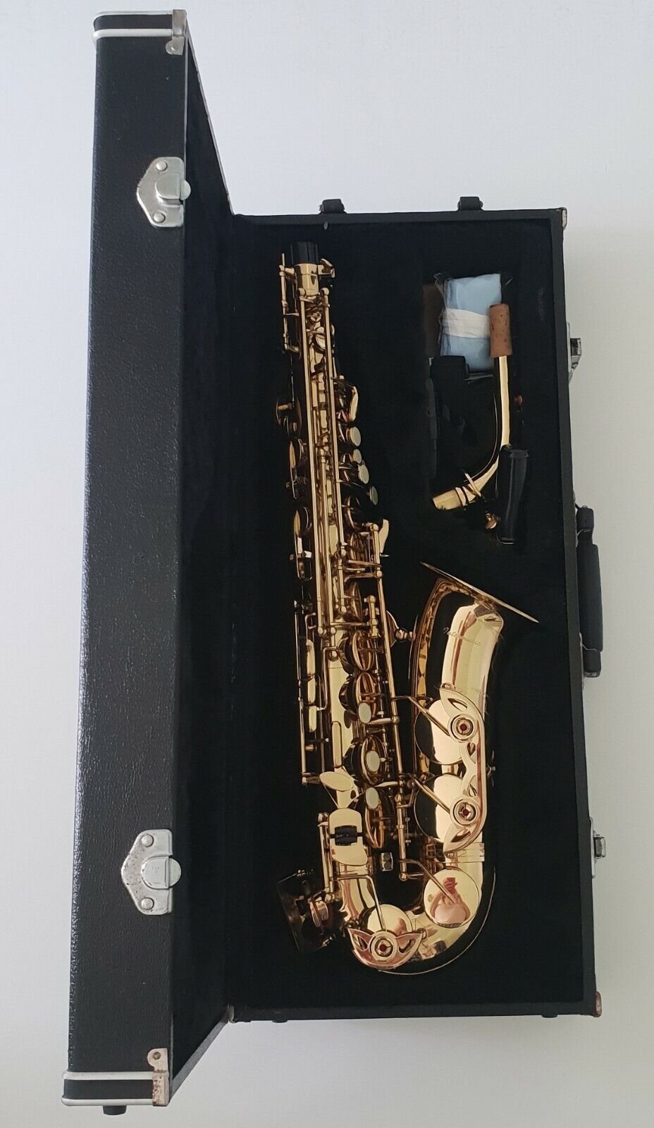 Alto Saxophone Eb Sax in Gold Lacquer with Hard Case- Intermusic Full Outfit - Opened – Never Used