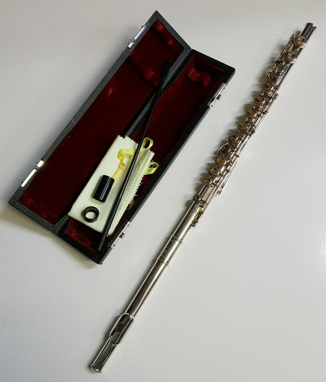 Pearl Flute PF501 with E Key in Silver Nickel In Hard Case - Complete Outfit ---