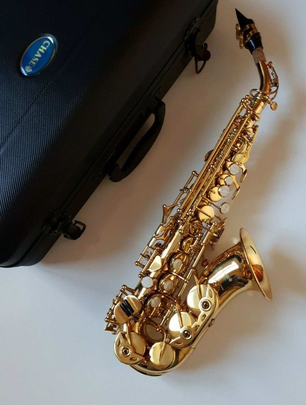 Saxophone Soprano Curved in Bb Gold Lacquer In Hard Case Full Chase Outfit .