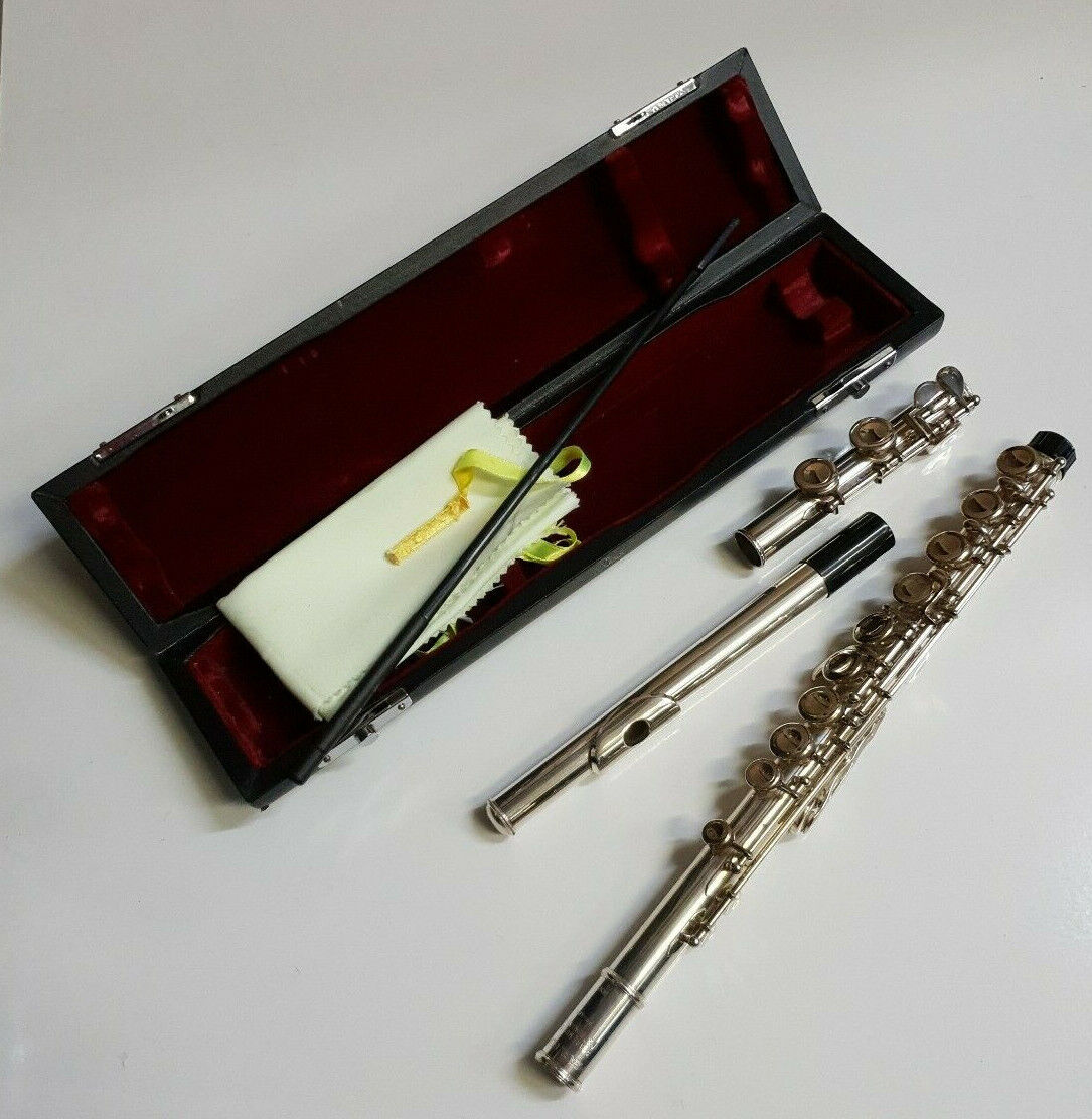 Pearl Flute PF501 with E Key in Silver Nickel In Hard Case - Complete Outfit ---